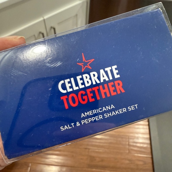 Hot Dog and Mustard Salt and Pepper Shaker Set - Picture 2 of 4